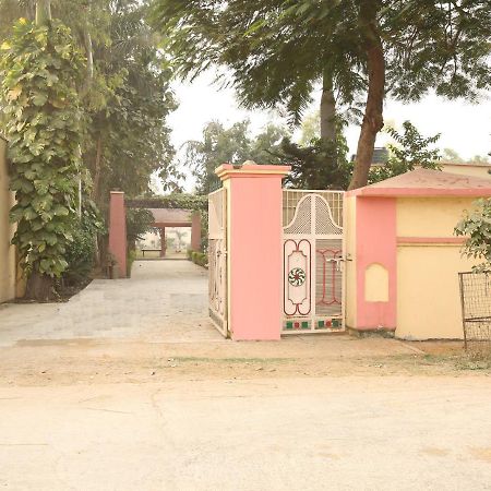 The Karnal Resort Luaran gambar
