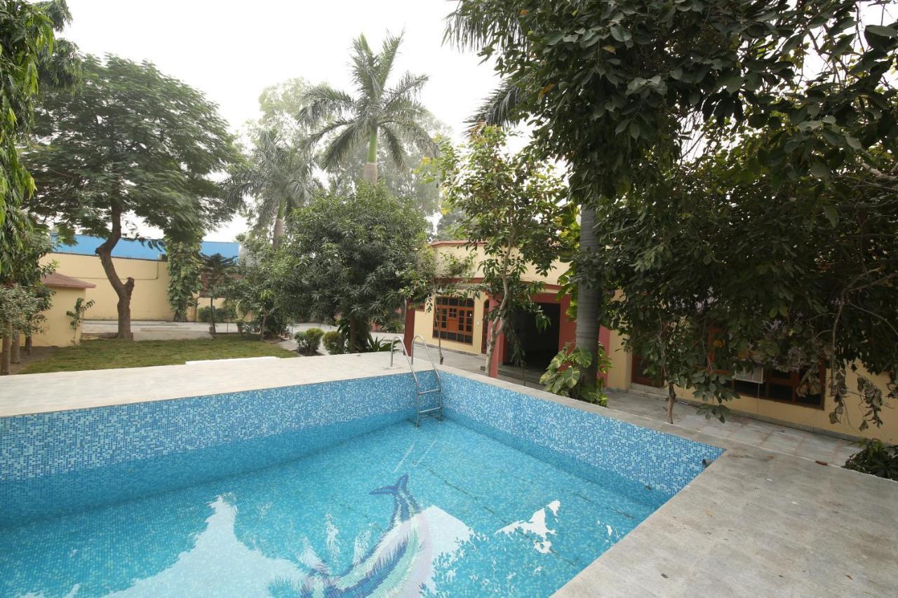 The Karnal Resort Luaran gambar
