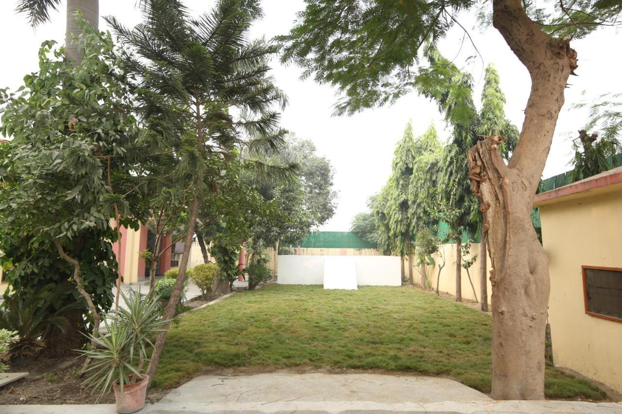 The Karnal Resort Luaran gambar