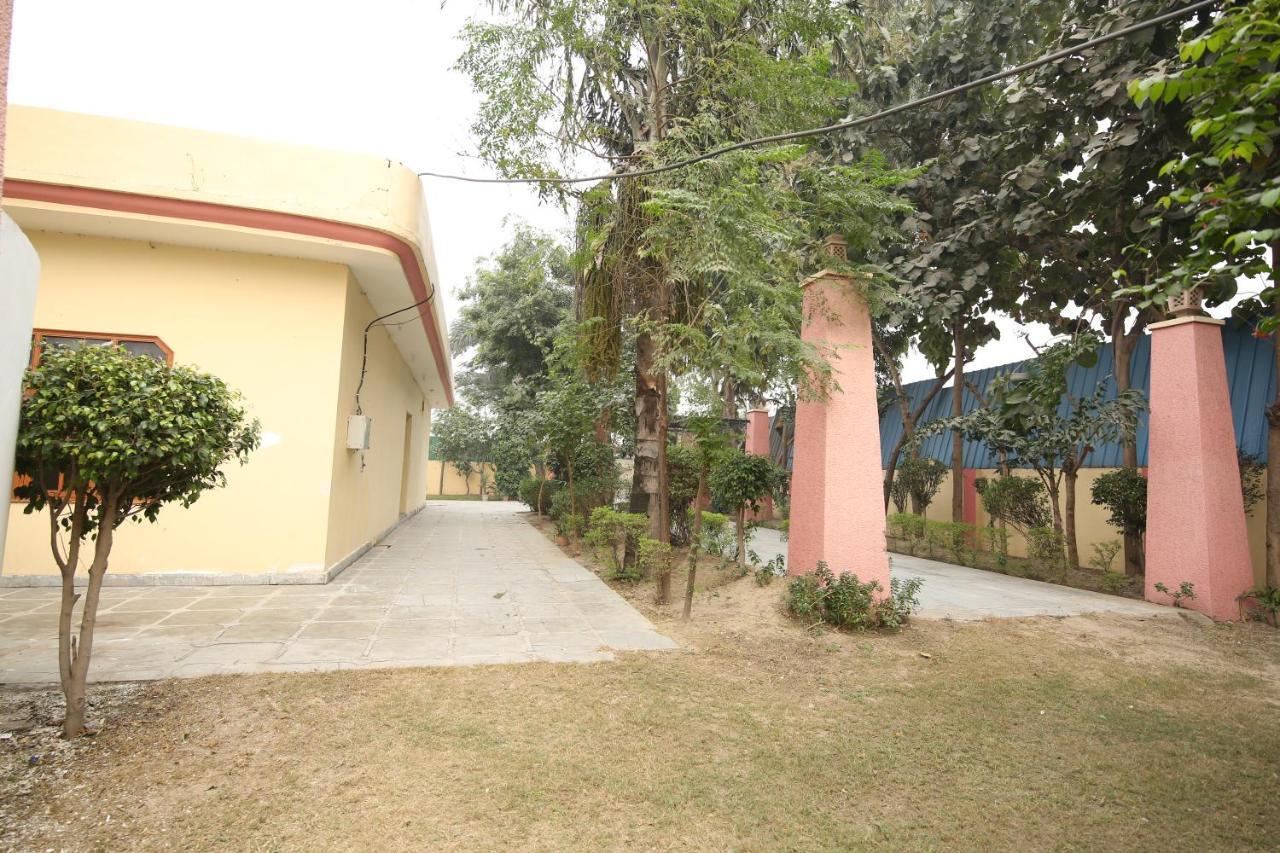 The Karnal Resort Luaran gambar